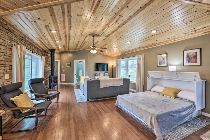 Modern Marlinton Home w / Hot Tub & Mtn Views!