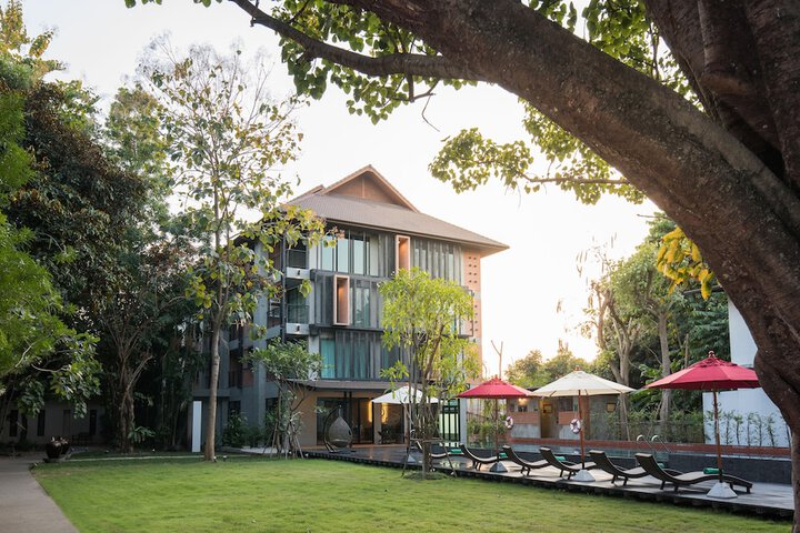 Hotel Exterior 65 of 70