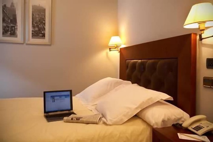 Room 16 of 52