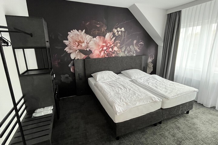 Room 2 of 11
