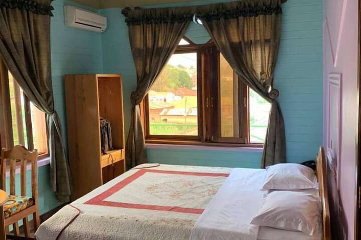 Room 10 of 20