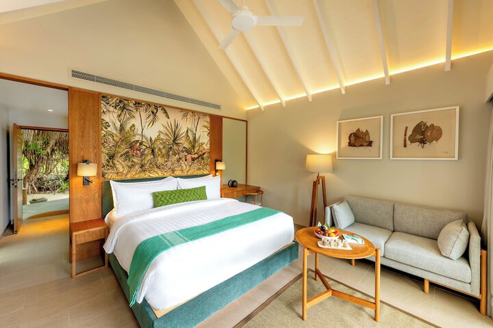 Room 13 of 215