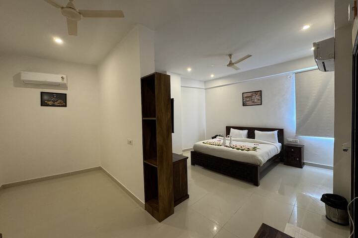 Room 4 of 11
