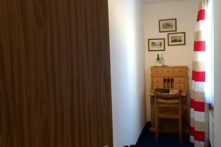 Room 2 of 14