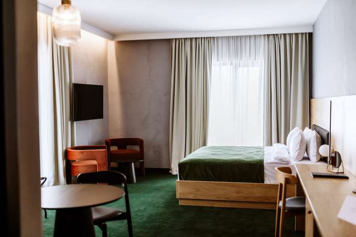 Room 9 of 62