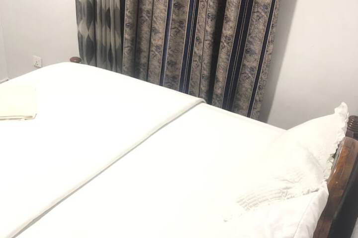 Room 8 of 17