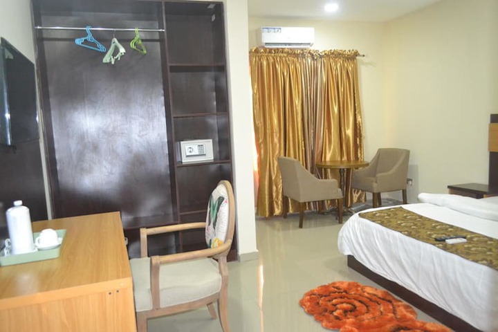 Room 8 of 16
