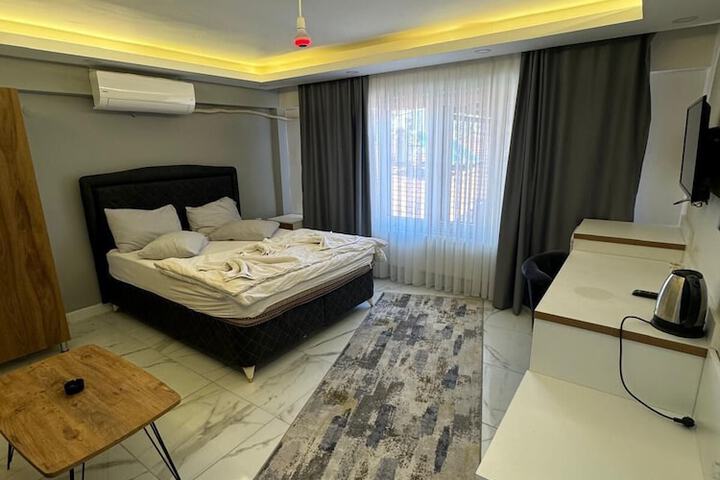 Room 6 of 9