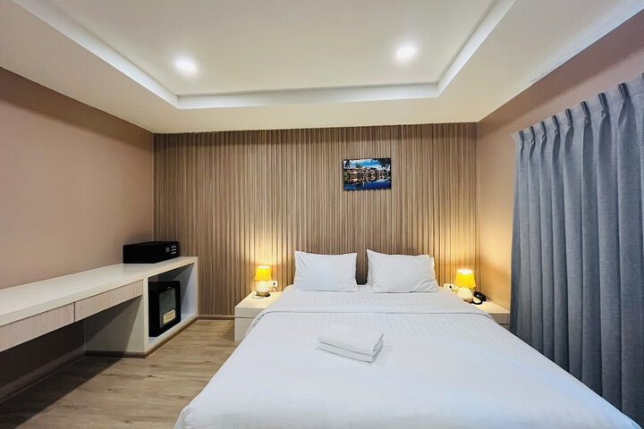 Room 34 of 164