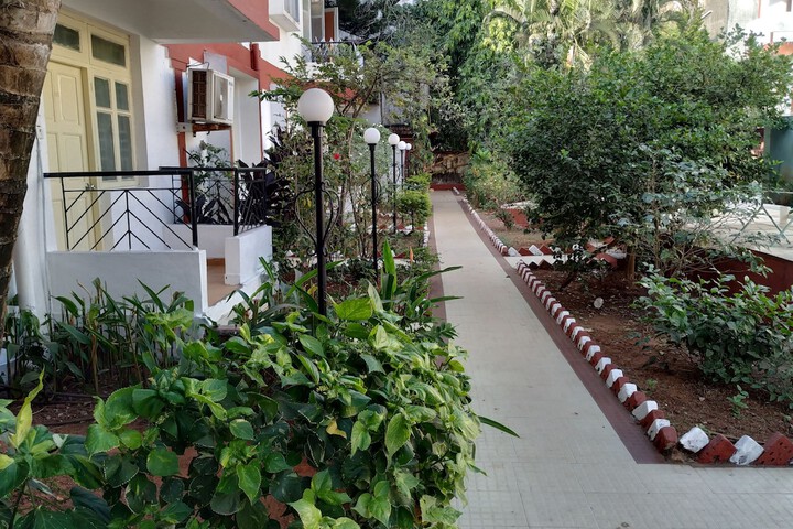 Hotel Exterior 70 of 72