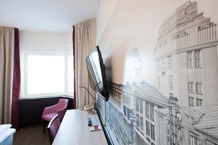 Room 7 of 49