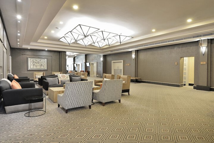 Entrance & Lobby