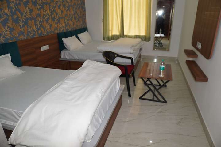 Room 8 of 34