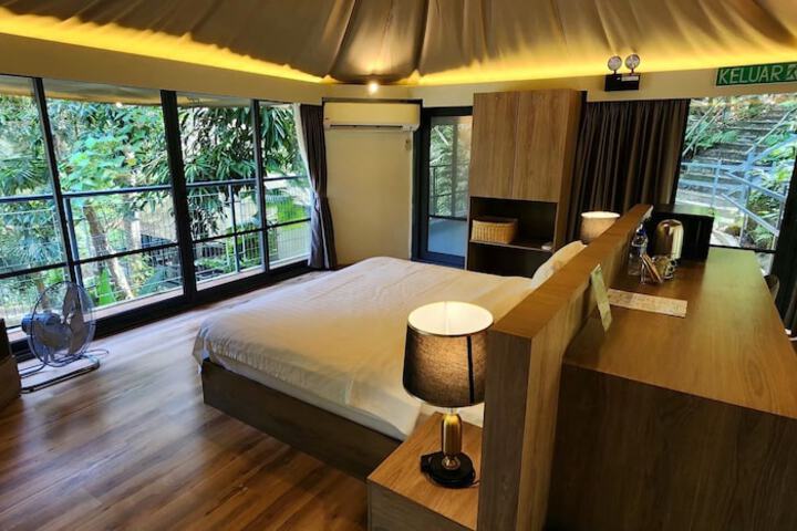 Room 10 of 36