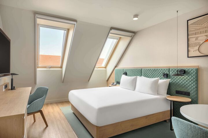 Room 10 of 62