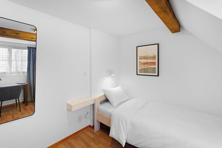 Room 6 of 62