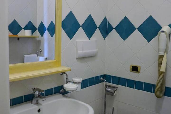 Room 32 of 54