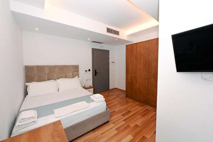 Room 5 of 71