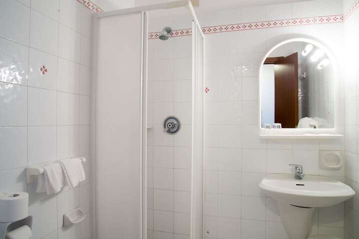 Room 32 of 111