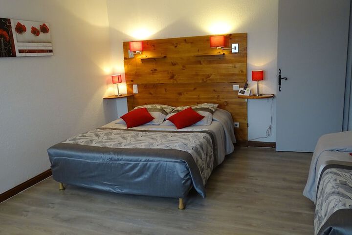 Room 12 of 77