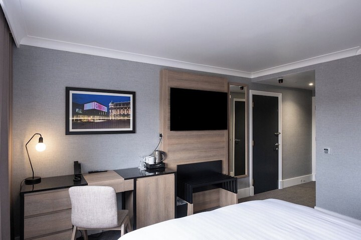 Room 13 of 110