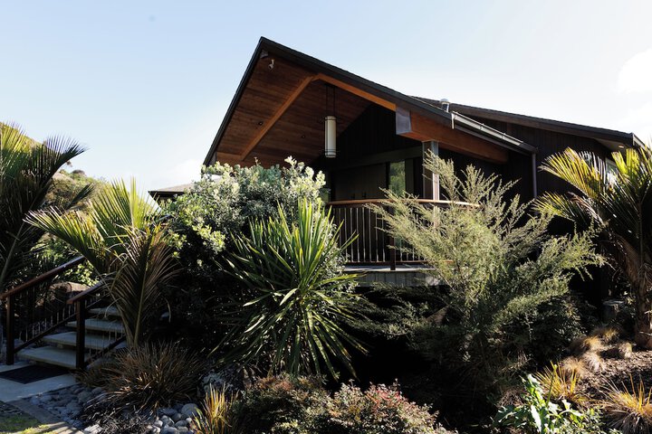 Te Whaanga Retreat & Spa Lodge & Canvastown Luxury Glamping Tents