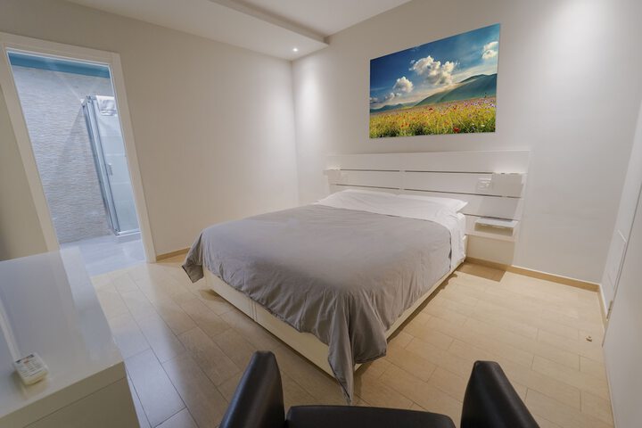 Room 2 of 16