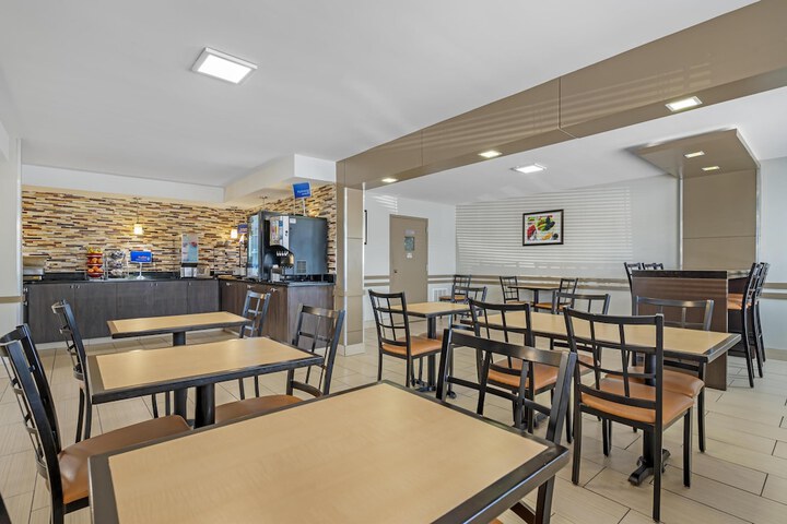 Breakfast/Coffee Service 22 of 32