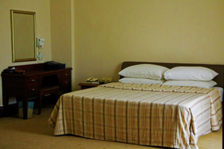 Room 11 of 39