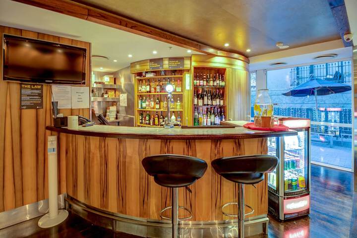Lounge 54 of 67