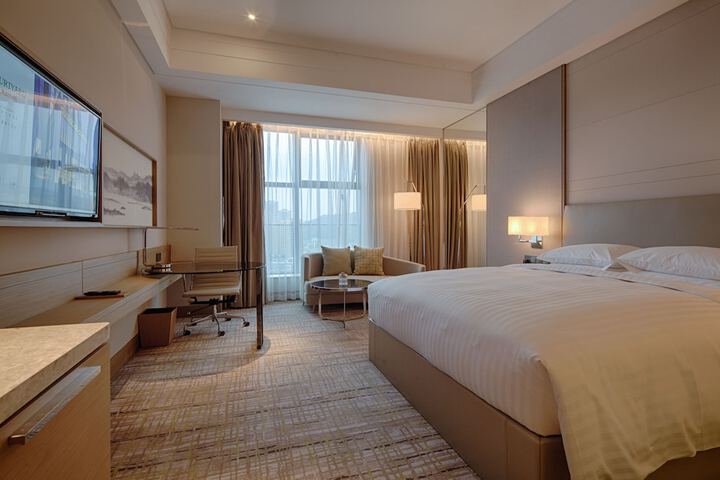 Room 16 of 82