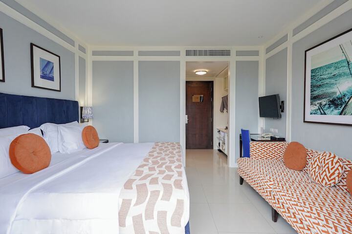 Room 35 of 110
