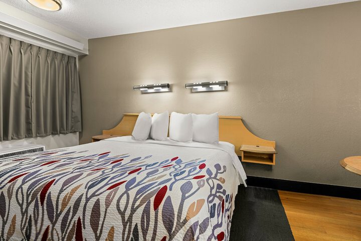 Standard | King Bed (9 of 26)