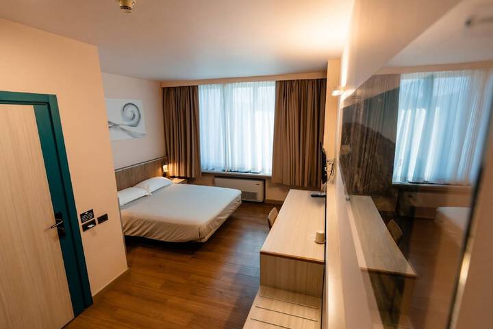 Room 8 of 70