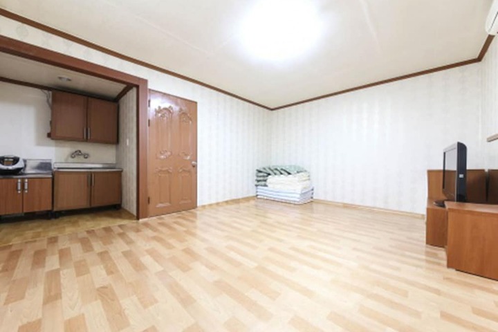 Room 18 of 29