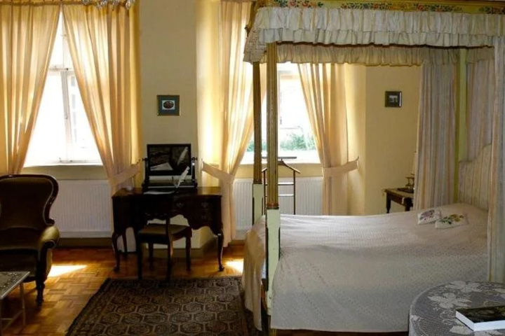 Room 4 of 14