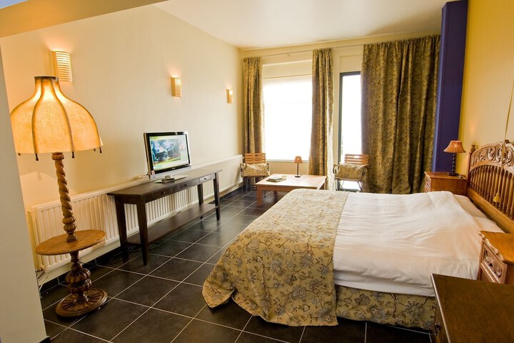 Room 3 of 39