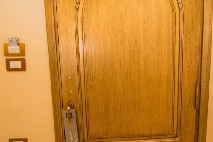 Room 7 of 13