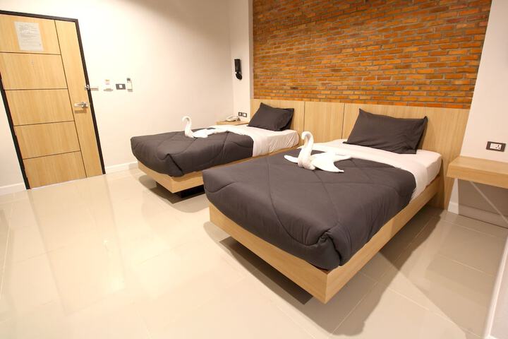 Room 10 of 29