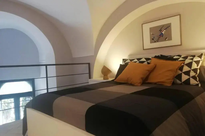Room 4 of 13