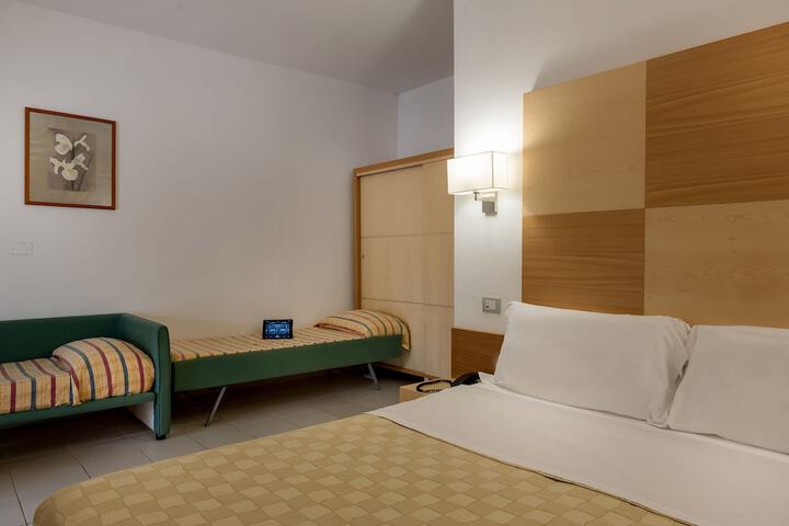 Room 12 of 79
