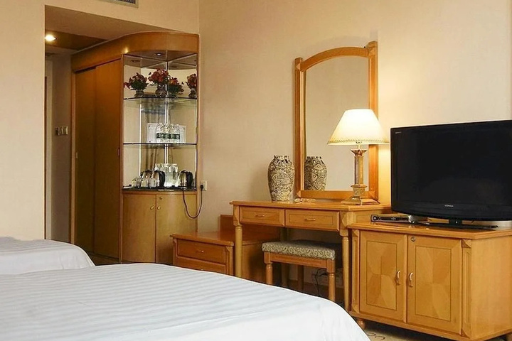 Room 2 of 11