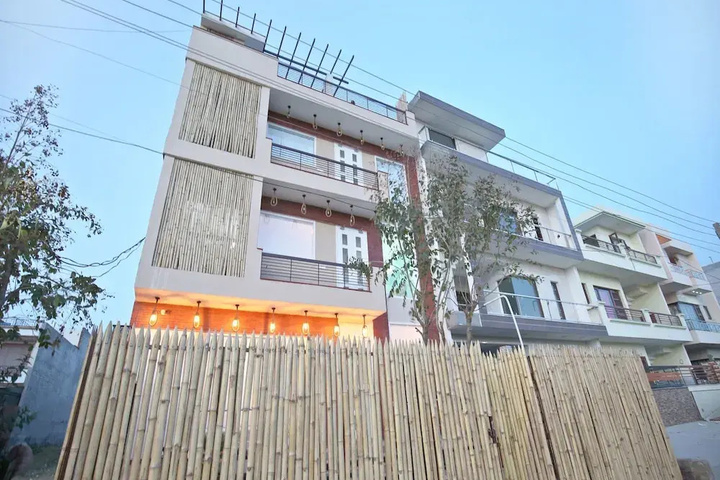 OYO 13130 Dream Nest