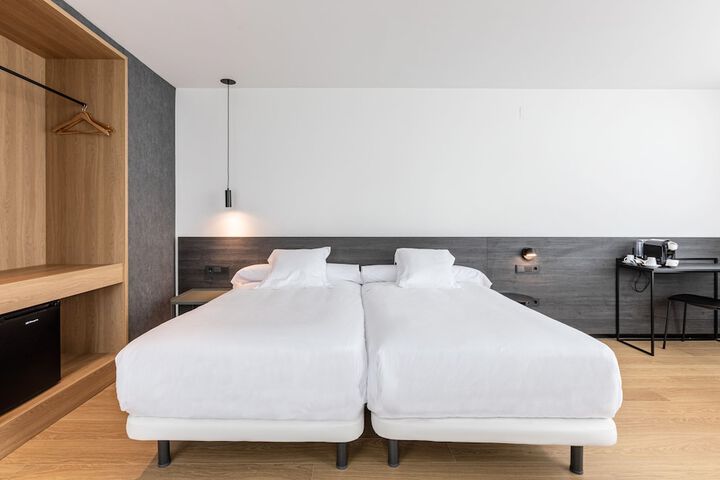Room 10 of 31