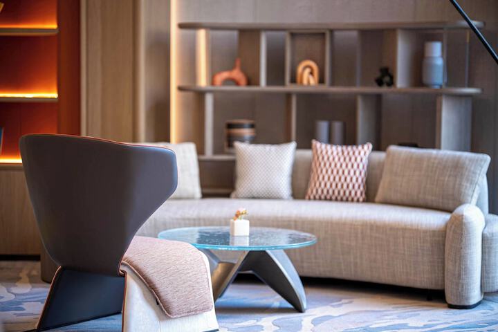 Lounge 51 of 82