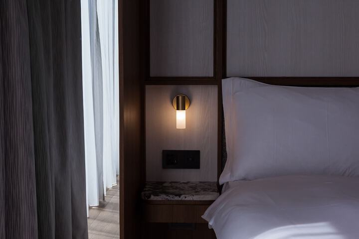Room 80 of 243