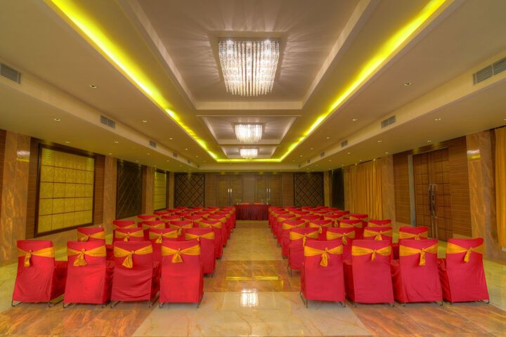Ballroom/Hall 54 of 70