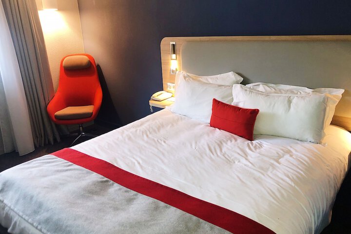 Room 2 of 32