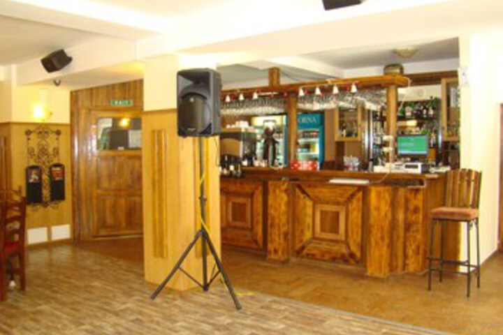 Lounge 2 of 28