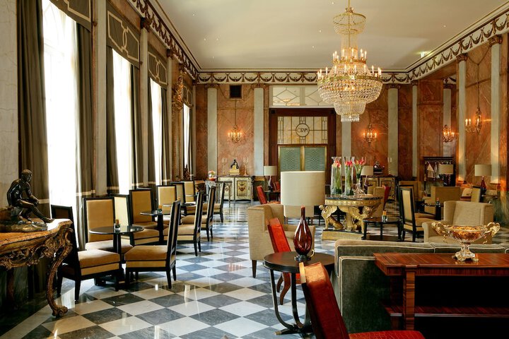 Entrance & Lobby